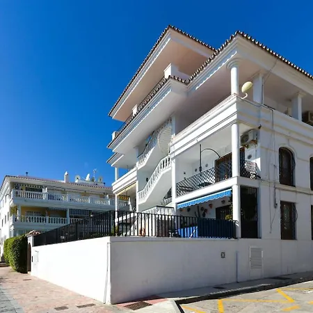 Carabeo Perla Pool Centro Нерха