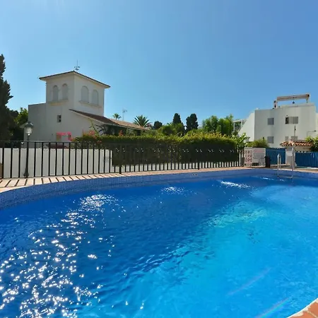 Carabeo Perla Pool Centro *