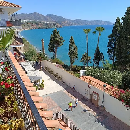 Carabeo Perla Pool Centro Нерха