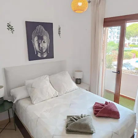 Carabeo Perla Pool Centro * Нерха