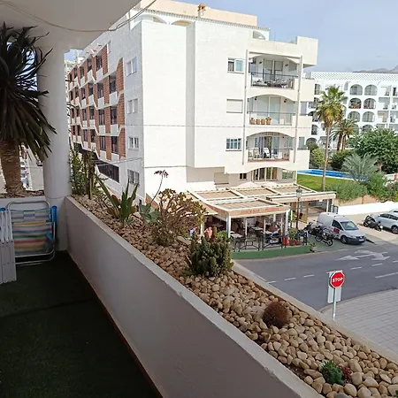 Carabeo Perla Pool Centro Нерха